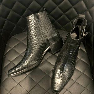 Donald Pliner black genuine leather snake print boot, bootie. NEW!